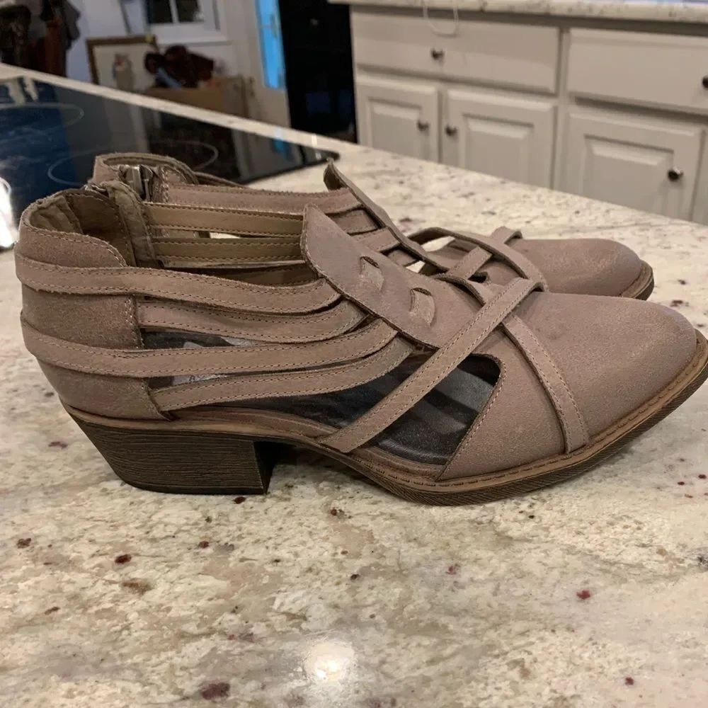 Coconuts by Matisse Britt Gray/Tan Bootie Sandal sz 7 NWOT